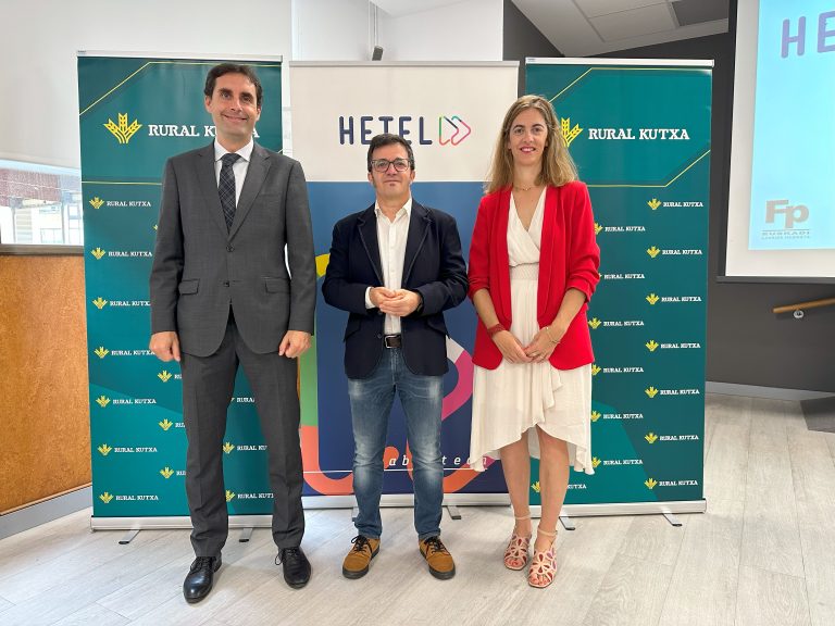 Firma del convenio de colaboración HETEL – Rural Kutxa