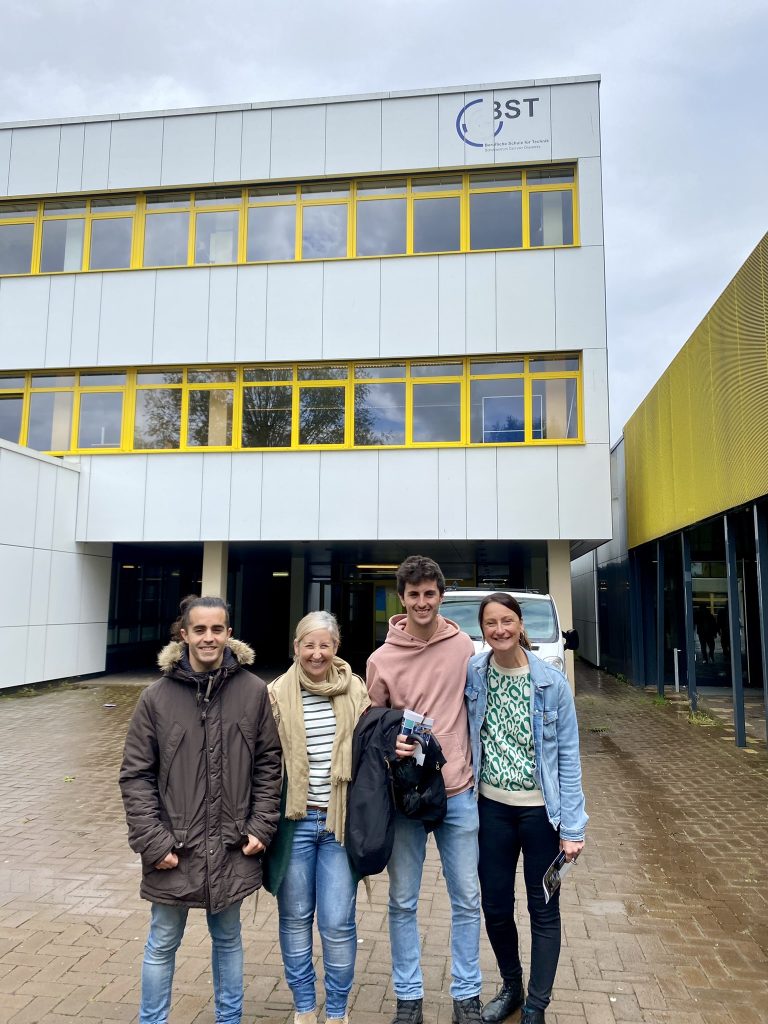 Profesores eléctricos de Maristak Durango en Bremen